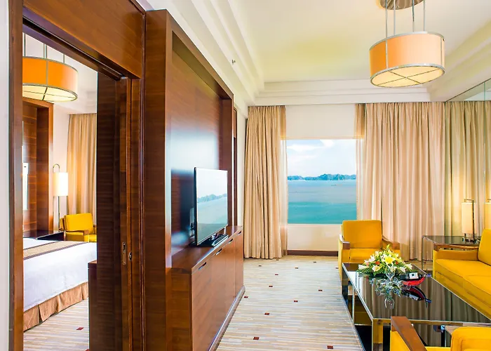 Royal Hotel Ha Long
